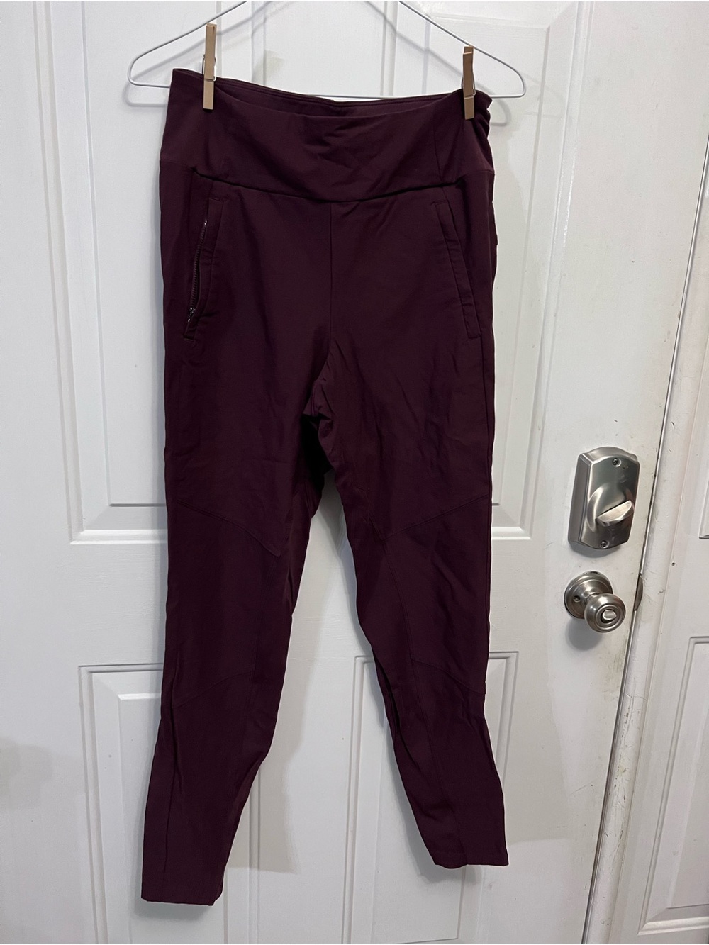 Athleta Headlands Hybrid Trek Tight Size 8 Burgundy Maroon Hiking Pants 486199
